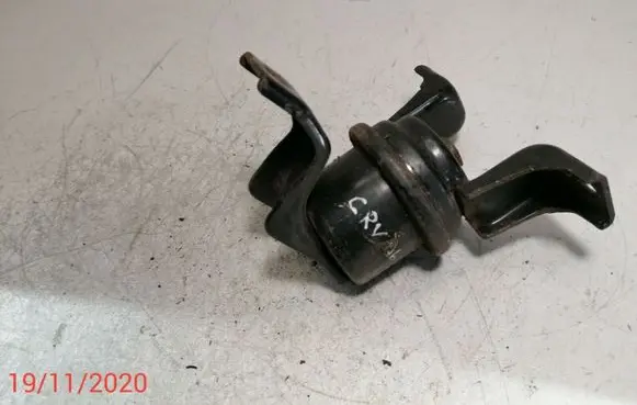 Honda CR-V Engine mount bracket