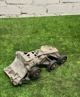 Mercedes-Benz A W169 Generator/alternator bracket A6402021040