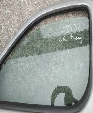 Citroen Berlingo Front door window glass four-door