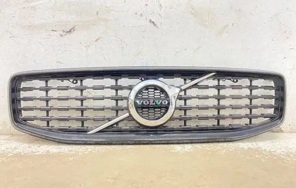 Volvo C30 Front grill 32132220
