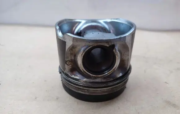Volvo V60 Piston 