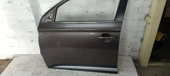 Mitsubishi Outlander Front door