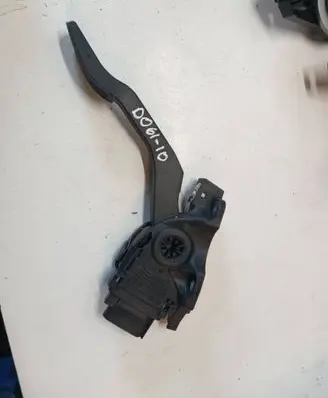 Volvo V60 Accelerator throttle pedal 31329062