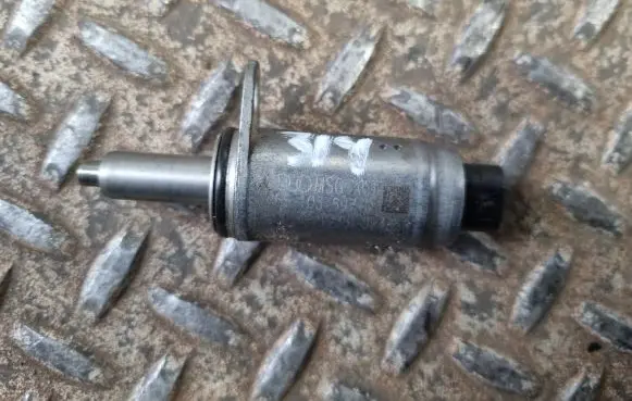 Audi Q5 SQ5 Camshaft vanos timing valve 06E103697