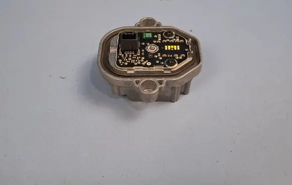 Volvo XC90 Headlight ballast module Xenon B132122B