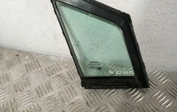 Toyota Avensis T270 Front door vent window glass four-door 6821605010 6821605010D5L