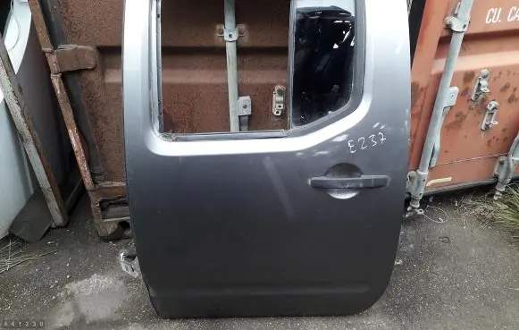 Nissan Navara Rear door