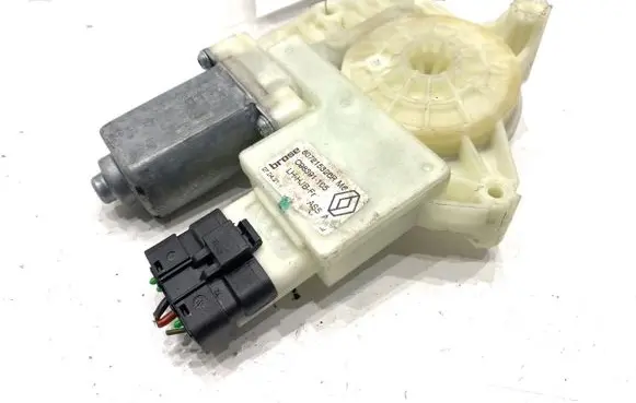 Renault Captur II Front door window regulator motor 807215326R