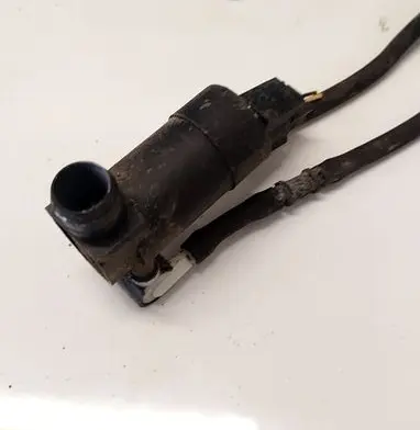 Volvo V70 Windscreen/windshield washer pump 
