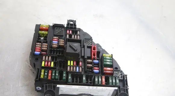 BMW 5 F10 F11 Fuse module 9252813