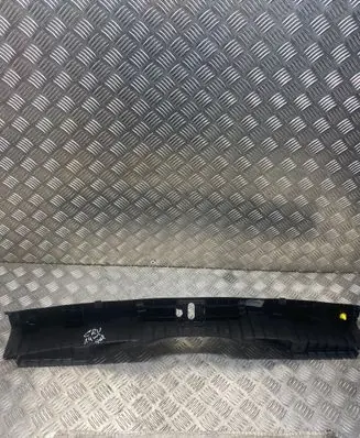 Trunk/boot sill cover protection