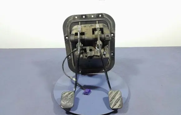 Renault Megane III Accelerator throttle pedal 7421344619