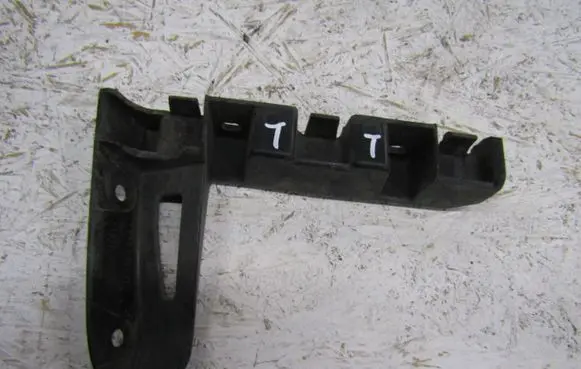 Audi TT TTS Mk2 Front bumper mounting bracket 8J0807184