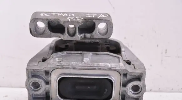 Engine mount bracket