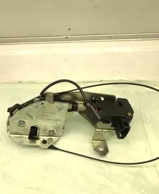 Volkswagen Touareg I Tailgate/trunk/boot lock/catch/latch 7L0827506E