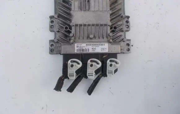 Ford Fiesta Engine control unit/module 8V2112A650EC