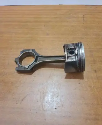Ford Mondeo Mk III Piston with connecting rod