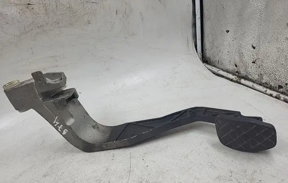 Audi A4 S4 B5 8D Clutch pedal 8D1721316
