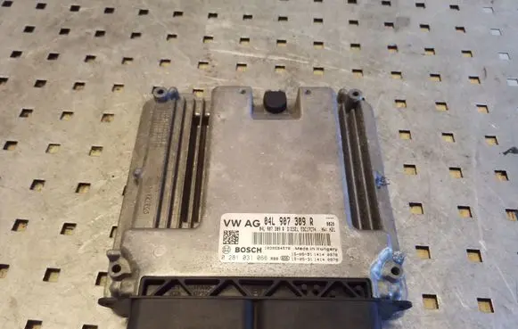 Volkswagen PASSAT B8 Engine control unit/module 0281031066 04L907309R