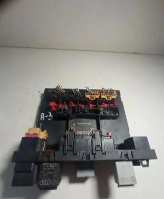 Audi A3 S3 8P Comfort/convenience module F005V00493 8P907279C H34S0301