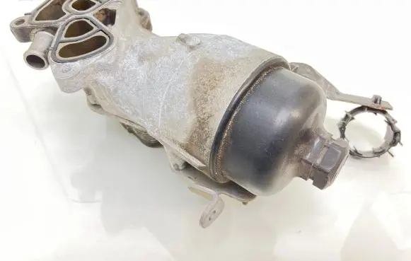 Oil filter mounting bracket