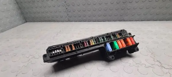 BMW 5 E60 E61 Fuse module 6957330