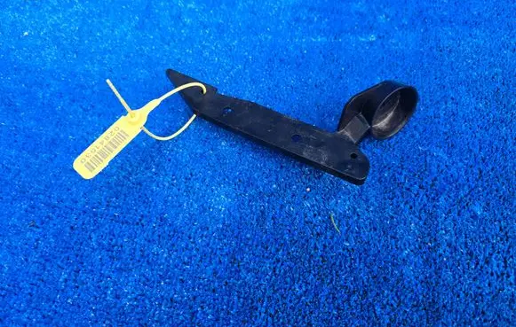BMW 3 E90 E91 Fender mounting bracket 7058447