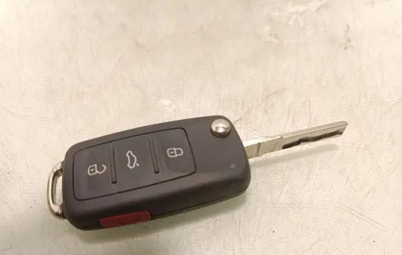 Volkswagen Jetta VI Ignition key/card 5K0959753AH