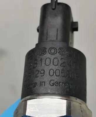 BMW 5 E39 Fuel main line pipe 0281002405