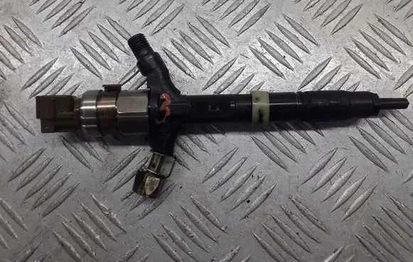 Toyota Corolla E120 E130 Fuel injectors set 23670-27020