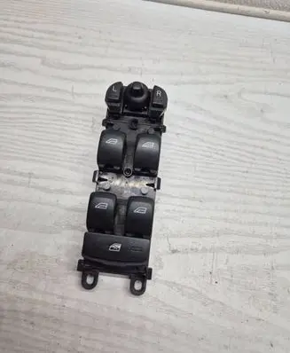 Volvo V70 Electric window control switch 31334881 SWEB02
