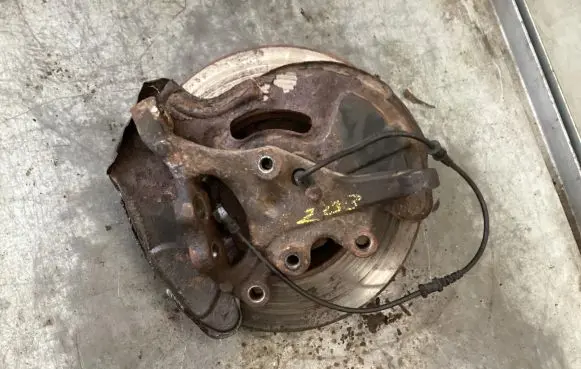 Mercedes-Benz C W203 Front wheel hub 