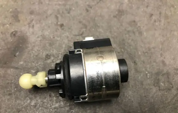 Audi Q7 4L Headlight level adjustment motor PL35LA24KWAB TA3404B