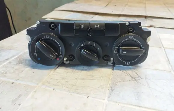 Volkswagen PASSAT B6 Climate control unit 3C1820045A