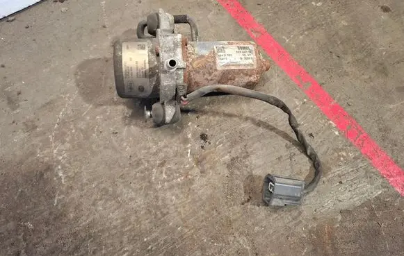 Volvo V70 Vacuum pump AG9N2A451BB 31317301