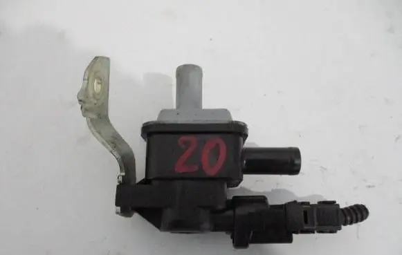 Lexus RC Vacuum valve 1362007110