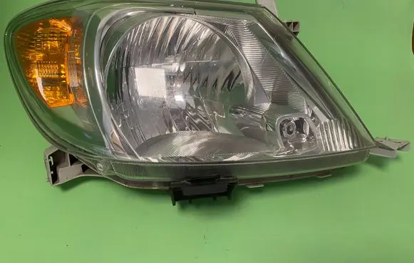 Toyota Hilux (AN10, AN20, AN30) Headlight/headlamp 811100K041