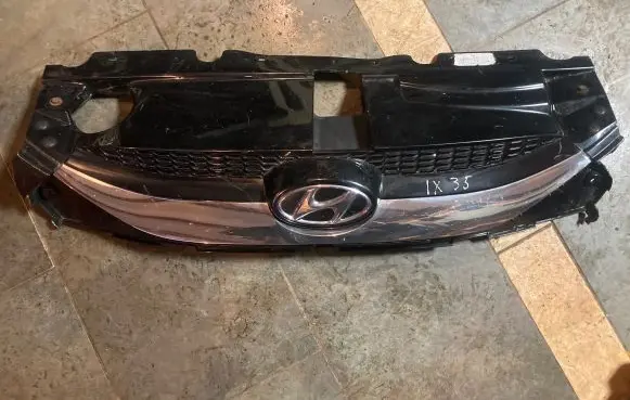 Front bumper upper radiator grill