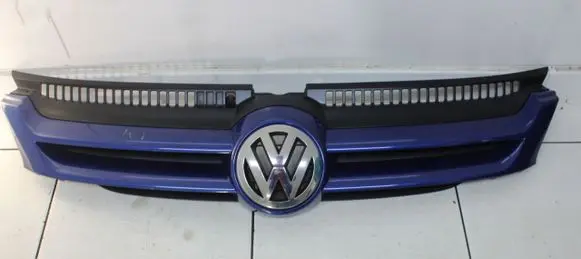Volkswagen Golf Plus Front bumper upper radiator grill