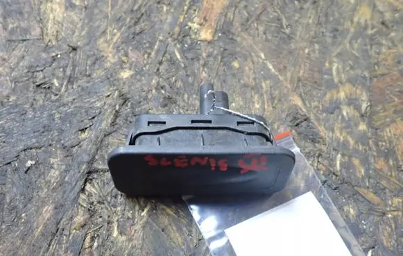 Renault Scenic III - Grand scenic III Tailgate opening switch 8200076256