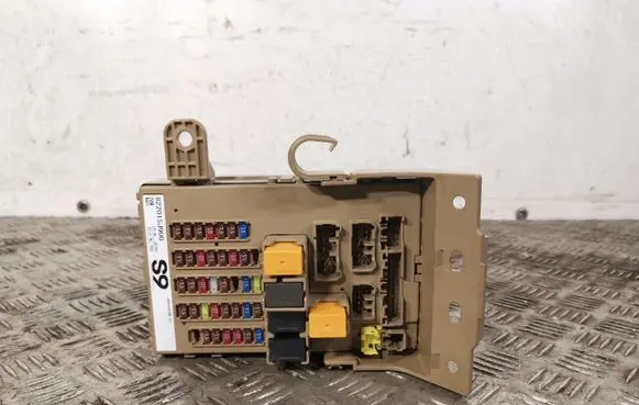 Subaru Forester SK Fuse module 82201SJ900