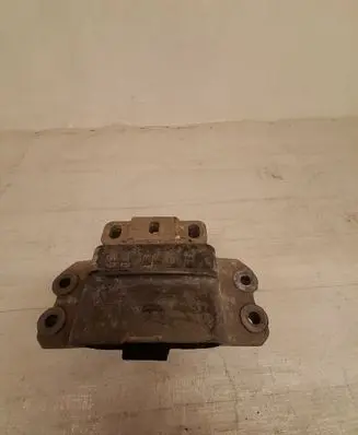 Volkswagen Caddy Engine mount bracket 173149