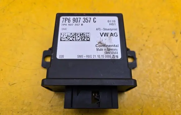 Volkswagen Touareg II Light module LCM 7P6907357C 7P6907357B 5WK50564