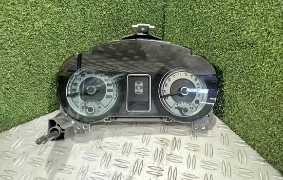 Mitsubishi Pajero Speedometer (instrument cluster) 8100A555 0T32350 MM0044019