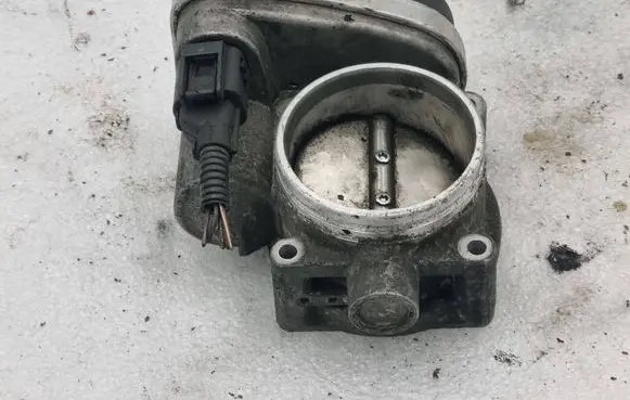 BMW 3 E90 E91 Throttle valve 408238425005