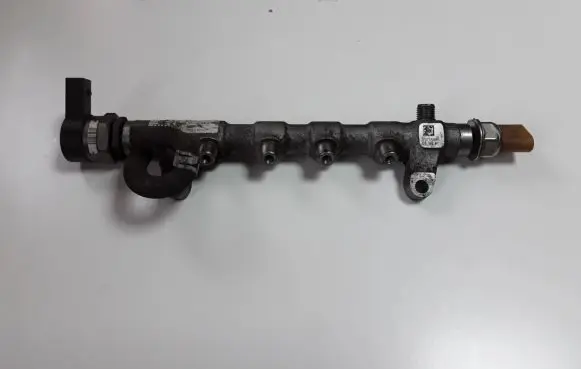 Volkswagen Golf VII Fuel main line pipe 03L130089Q