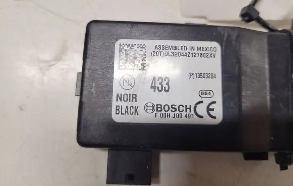 Opel Insignia A Door central lock control unit/module 135030204