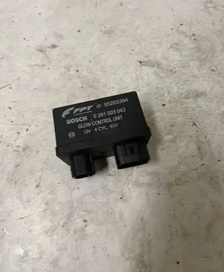 Alfa Romeo Giulietta Glow plug pre-heat relay 55203394 0281003043