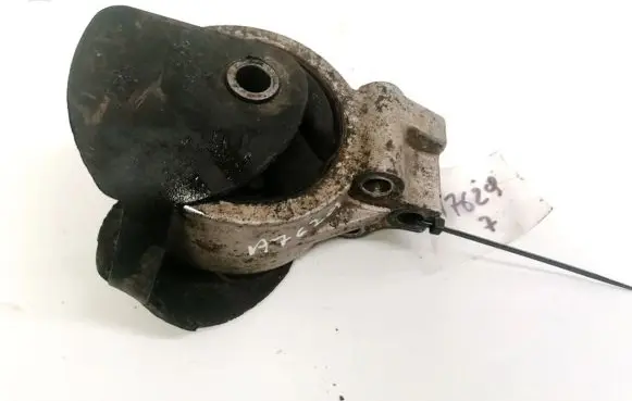 Mitsubishi Carisma Engine mount bracket