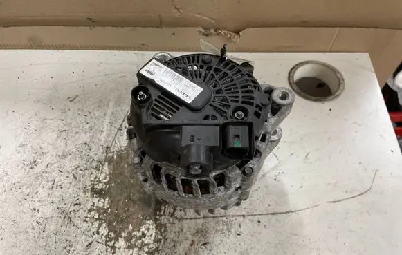 Volvo V60 Generator/alternator 30659390 212005143 TG15C186